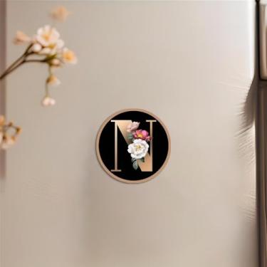 Imagem de Ímãs de geladeira de monograma de acrílico, ímãs de geladeira redondos com letras florais de 8 cm, tamanho para geladeira, armário ou qualquer superfície magnética./N