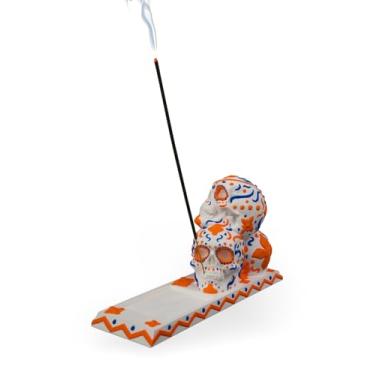 Imagem de Porta-Incenso Decorativo Caveira Mexicana, Pla Branca com Detalhes em Laranja e Azul, Base com Padrão Chevron,