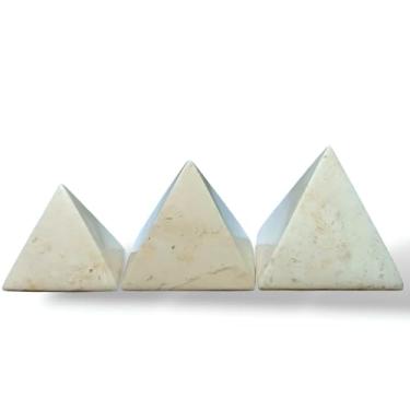 Imagem de SS ANTIQUITY&MARBLE Conjunto de 3 pedras pirâmides feitas à mão no Egito, pirâmides curativas (7 cm) – pedra natural premium para casa, escritório, decoração de meditação e proteção de mesa – design