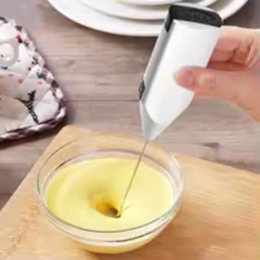 Imagem de Mini Mixer Elétrico Portátil CM50 – Espuma Cremosa em Segundos para Café, Capuccino, Shakes, Ovos e Molhos | Batedor de Leite Espumador Portátil com Haste Inox