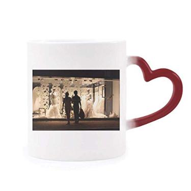 Imagem de Caneca sensível ao calor com foto de cena noturna de casamento Lovers Caneca de grés que muda de cor vermelha