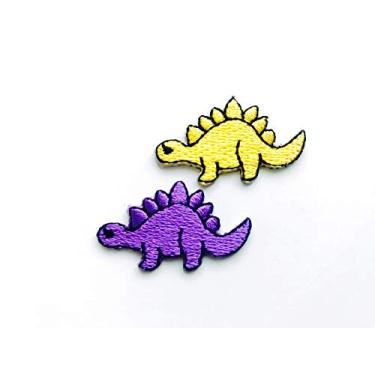 Imagem de TH Conjunto de 2 minúsculos. Mini Estegossauro Dinossauro Amarelo Roxo Dinossauro Bonito Desenho Animado Logotipo Remendos Costurados Ferro em Aplique Bordado Emblema Sinal Remendo Roupas Fantasia