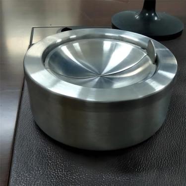 Imagem de Cinzeiro redondo à prova de vento com tampa, cinzeiro de aço inoxidável de grande capacidade, design separável para casa, bar, café, hotel, restaurante