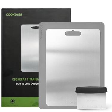 Imagem de Cookeraa Tábua de corte de titânio com almofada de silicone antiderrapante e raspador multiuso, conjunto de cozinha de aço inoxidável à prova de ferrugem de grau alimentício, design que economiza