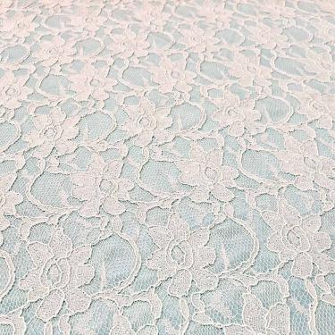 Imagem de Rolo 3 Metros Renda Suiça Forrada 95% Poliéster 5% Poliamida