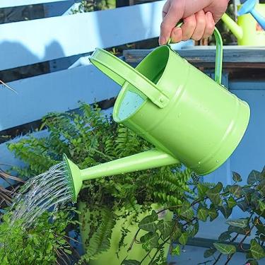 Imagem de Sungmor Regador Pequeno Verde Brilhante De 1,5 Litro Para Plantas Internas E Externas, Regadores Fofos Jardinagem Infantil, Metal Portátil Leve, Dispositivo Irrigação Com Balde Antiferrugem