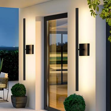 Imagem de BesLowe Pacote com 2 lâmpadas de parede externas de 80,6 cm de comprimento, montagem de parede de iluminação externa de LED moderna, luzes de varanda à prova d'água, arandelas de parede externas