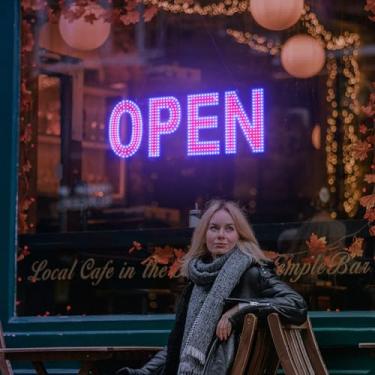 Imagem de lulixilul Placa de LED aberta para empresas, 76 cm x 25 cm com brilho regulável, grande placa de iluminação elétrica, instalação suspensa para loja, bar, pub, hotel, restaurante, salão, vermelho e