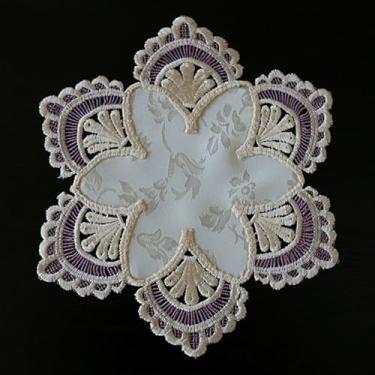 Imagem de Toalha de mesa de cabeceira redonda capa de mesa de renda macramê toalha de mesa clássica jacquard pequena toalha de mesa de linho toalha de mesa para cômoda cachecol para casamento, férias, festa