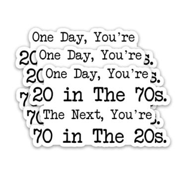 Imagem de (3 peças) Adesivos engraçados de aniversário de 70 anos – One Day, You're 50.8 cm The 70s. The Next, You're 177.8 cm The 20s - Decalques de vinil à prova d'água para presentes de setenta aniversário