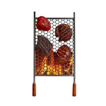 Imagem de Grelha Caverna do bodao churrasqueira 40x50 moeda galvanizada cabo de madeira