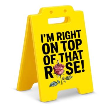 Imagem de Acessórios de decoração de escritório engraçados I'm Right on Top of That Rose Placa de mesa para escritório em casa decoração de cubículo presentes para colegas de trabalho Besties