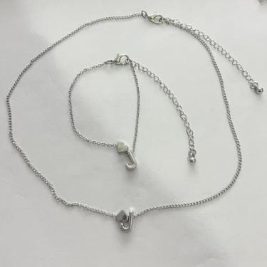 Imagem de Colar com pingente 98 Conjunto de pulseiras com inicial de prata para mulheres banhado a prata com pingente de coração com inicial de coração pulseiras presentes de aniversário de aniversário para
