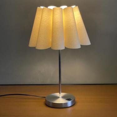 Imagem de Abajur Luminaria de Mesa Redondo Especial Escovado Com Interruptor e Cupula Pétala Bege Iluminação Casa, Sala, Escritorio, Quarto e Cabeceira Cama