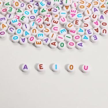 Imagem de 300 contas de letras, 4 x 7 mm acrílico alfabeto letra A E I O U contas para joias e fabricação de pulseiras (branco e colorido)