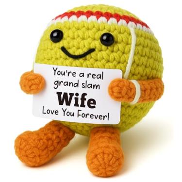 Imagem de YUEYUQIU Presentes para esposa do marido, bola de tênis de crochê feita à mão para esposa Grand Slam, presente de aniversário de casamento para ela, melhor presente sentimental de Natal, Love You