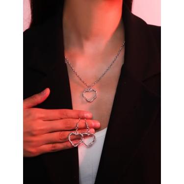 Imagem de Conjunto de colar com pingente de coração e brincos pendurados em tom prateado joia gótica emo para mulheres