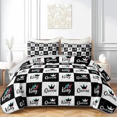 Imagem de QOOMO Conjunto de colcha xadrez preto e branco, 3 peças, estampa de coroa, conjunto de colchas tamanho king, microfibra macia, leve, conjunto de cama com 1 colcha e 2 fronhas para todas as estações
