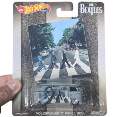 Imagem de Volkswagen T1 Panel Bus The Beatles Hot Wheels Premium 2020 FYP00