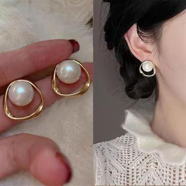 Imagem de 1 par de brincos geométricos de pérolas minimalistas para mulheres, clipes de orelha de metal vazados leves, brincos elegantes de encaixe de forma irregular, joias elegantes de outono e inverno não
