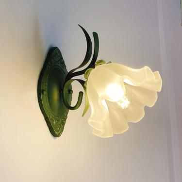 Imagem de Arandelas de parede vintage com abajur de vidro de flor verde, arandelas de latão de iluminação para cima e para baixo, luz da vaidade moderna, lâmpada de parede para a cabeceira do quarto d