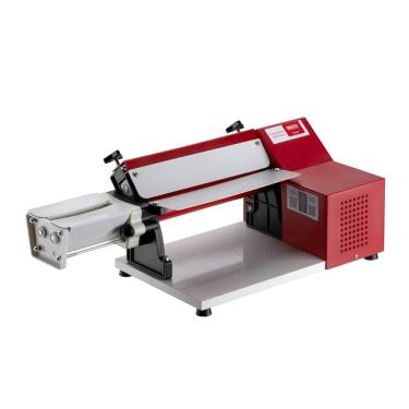 Imagem de Cilindro Elétrico 28 cm Vermelho Com Cortador Talharim Bivolt 1009 - Malta Bivolt