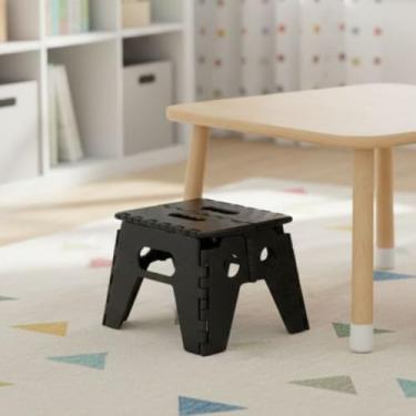 Imagem de Banquinho Dobrável Infantil Portátil com Alça, Plástico Durável na Cor Preta, Estrutura Reforçada – Suporta 100kg