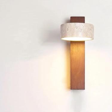 Imagem de Luminária de parede de cabeceira estilo creme com interruptor de puxar, fio giratório, luz LED, acabamento em madeira rústica de nogueira e iluminação suave direcionada para baixo.