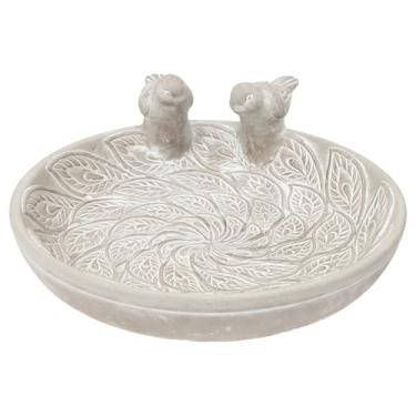 Imagem de Boston International Banho de cimento para pássaros — Acento decorativo de jardim ao ar livre, 23,5 cm x 23,5 cm, tigela frondosa com pássaros empoleirados