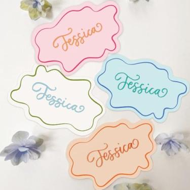 Imagem de Whaline 60 cartões de lugar em branco, etiquetas de papel em 4 cores, cartões de assento ondulados para chá de bebê, aniversário, festa de casamento