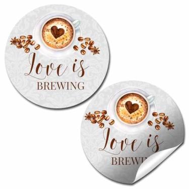 Imagem de Adesivos de chá de panela Love is Brewing – 40 ct 5 cm Etiquetas redondas com tema de café – Adesivos rústicos de chá de casamento para sacolas de presente, guloseimas e selos de envelope da