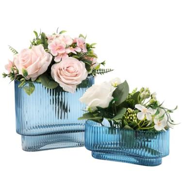 Imagem de YANWE1 Vasos curtos de vidro, conjunto de 2 vasos de vidro azul para tulipas, vaso canelado para flores, pequeno vaso moderno para sala de estar, sala de jantar, banheiro, mesa, prateleira, casamento
