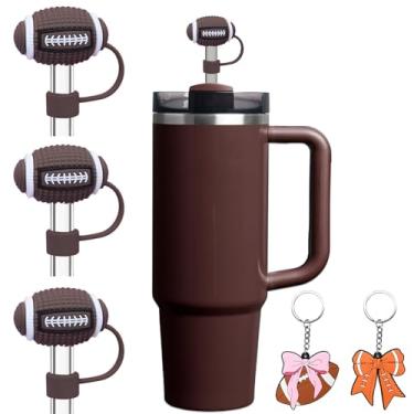 Imagem de Americh Acessórios de futebol com 3 peças de topo de palha de futebol 3D e 2 peças chaveiros de rúgbi, tampas de palha de silicone reutilizáveis para Stanley 30 copo de 1,134 g, presentes para