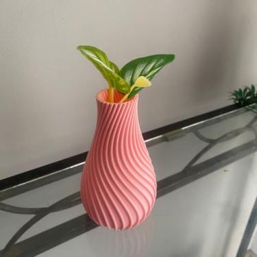 Imagem de Borboletas Decorativas com Vaso Lindo Objetos de Decoração Interior Sala e Quarto e Escritório para Amantes de Decoração Casa e Moradores(Vasos Decorativo)