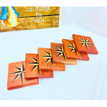 Imagem de Porta-copos de madeira da árvore da vida para bebidas Conjunto de madeira e suporte quadrado de chá - Essenciais de cozinha e sala de estar - Decoração de mesa elegante e mesa de centro (quadrado de