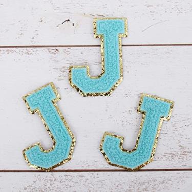 Imagem de Pacote com 3 adesivos de chenille ferro sobre glitter universitário letra "J" - Tecido de chenille azul com acabamento em glitter dourado - Costurar ou passar - 5,5 cm de altura