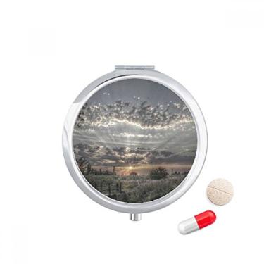 Imagem de Caixa de armazenamento de medicamentos com nuvens brancas, escuras, céu, cinza