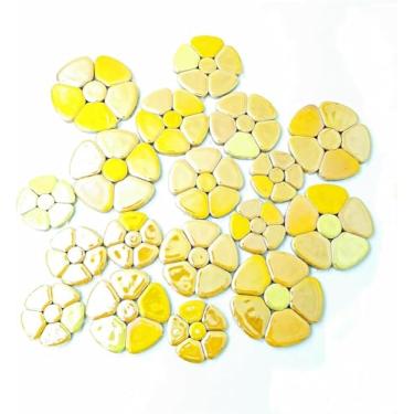 Imagem de 450 g flores iridescentes aleatórias mosaico de cerâmica para artesanato DIY, peças de mosaico de flores de 3 tamanhos para obras de arte, molduras de fotos, copos, vasos de flores, tanque de peixes, vasos, fazer pedras de pisar (amarelo)