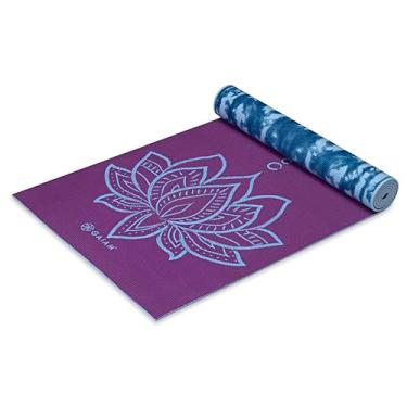 Imagem de Tapete de ioga Gaiam com estampa premium reversível extra grosso para exercícios e fitness, tapete para todos os tipos de ioga, pilates e exercícios no chão, Purple Lotus, 68"L x 24"W x 6mm Thick
