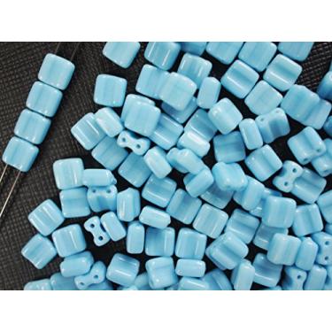 Imagem de 30 contas de bloco de seda - Contas de vidro prensado tcheco com dois furos, quadrado plano original 6 x 6 mm, azul turquesa opaco