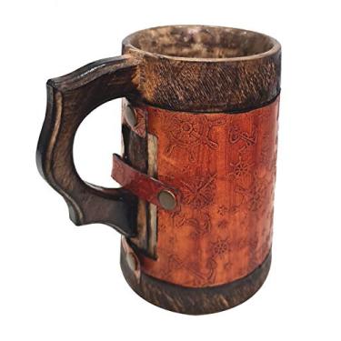 Imagem de Caneca de cerveja antiga embrulhada à mão esculpida em madeira e couro antigo caneca de madeira com âncora e incrustação de roda