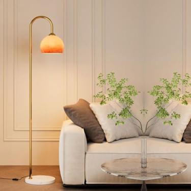 Imagem de Luminária de chão moderna com cúpula de vidro laranja, ideal para criar ambientes aconchegantes. Luminária vertical elegante e alta, perfeita para quartos e salas de estar. Base de mármore p