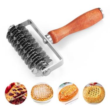 Imagem de Cortador de rolo de treliça de pastelaria, roda de cortador de massa de aço inoxidável com cabo de madeira, ferramentas de cozimento que economizam tempo para pão de pizza com crosta de torta de carne