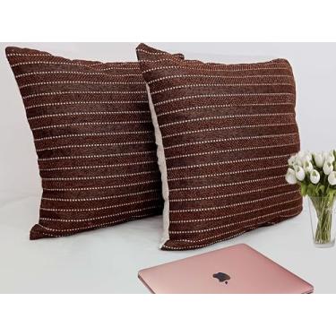 Imagem de AANDETEXTILEHOUSE Capas de almofada decorativas, 50 x 50 cm, conjunto de 2 capas de almofada Boho Farmhouse para sofá, cama, sala de estar, moderno, rústico, veludo, capa de almofada (marrom)