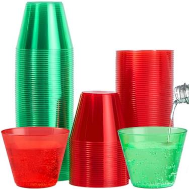 Imagem de JOYIN 144 peças de copos de plástico descartáveis transparentes, copo de plástico vermelho e verde de 255 g, copos de vinho de plástico, copos de bebida fria para o Natal, utensílios de mesa para