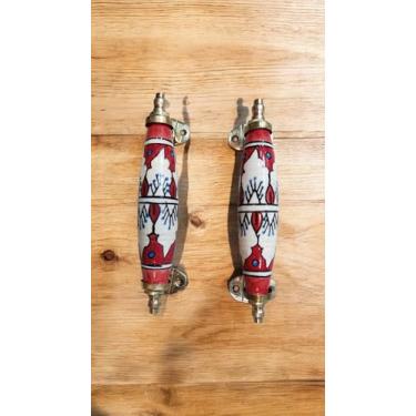 Imagem de JGARTS Conjunto de 2 puxadores de cerâmica puxadores de porta de armário de cozinha pintados puxadores de guarda-roupa de armário de cozinha padrão de porcelana design vermelho e branco 03