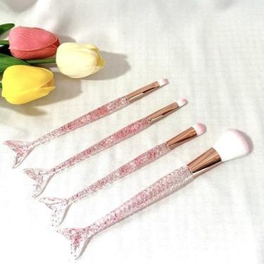 Imagem de Conjunto de pincéis de maquiagem de sereia de 4 peças – cerdas macias, alças de cristal brilhante, ferramentas de beleza multiuso portáteis para base, blush, sombra – perfeito para casa, viagens e em