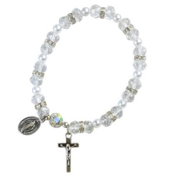 Imagem de lulucross Pulseira católica de pérola de cristal para mulheres e meninas, pulseira estilo rosário elástico transparente com crucifixo e medalha milagrosa, presente de joia religiosa para confirmação e