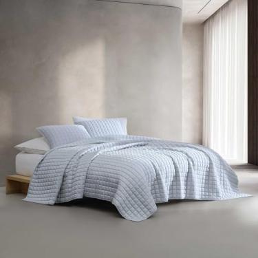 Imagem de Calvin Klein - Conjunto de colcha, roupa de cama super macia com fronhas combinando, design de ponto reversível, essencial de quarto moderno (Tencel azul sólido, Queen)