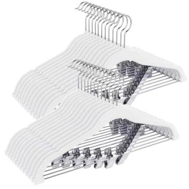 Imagem de Korpai Pacote com 24 cabides de veludo branco com clipes ajustáveis, cabides resistentes, antiderrapantes, economizam espaço, cabides de feltro para calças, saias, ternos, casacos, vestidos, etc.